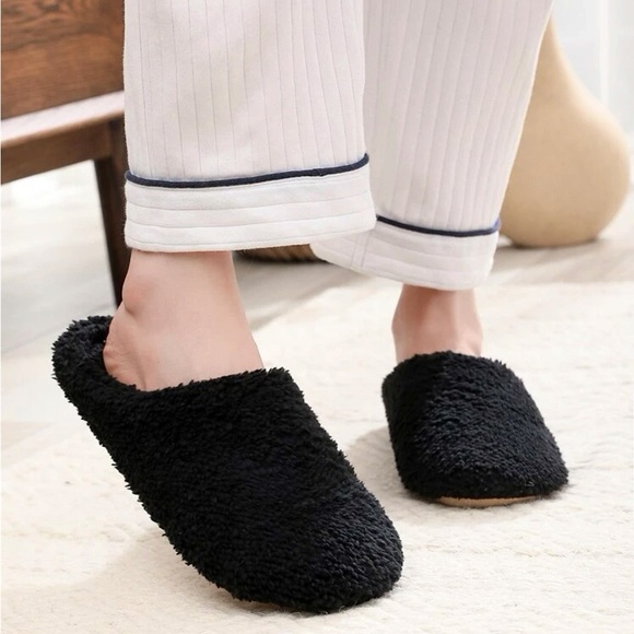 Slippers - Picture 1 of 2